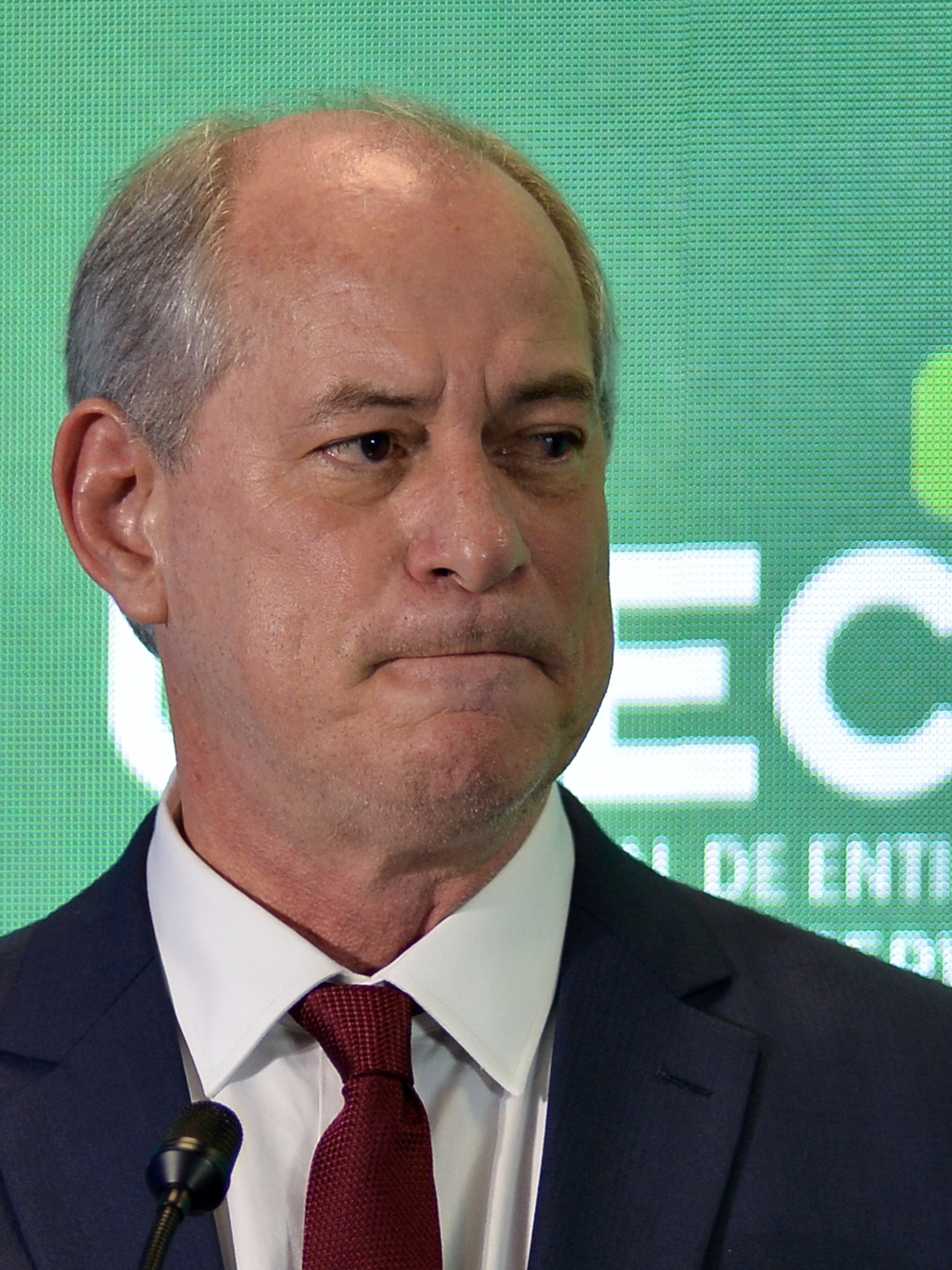 Ciro Gomes diz que n o quer mais disputar elei es Asfixiado