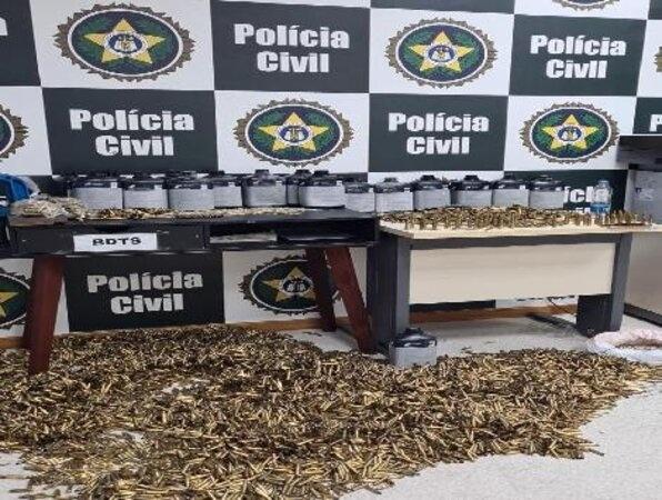 Polícia do Rio apreende arsenal com traficante de armas que tem certificado  de colecionador, Jornal Nacional