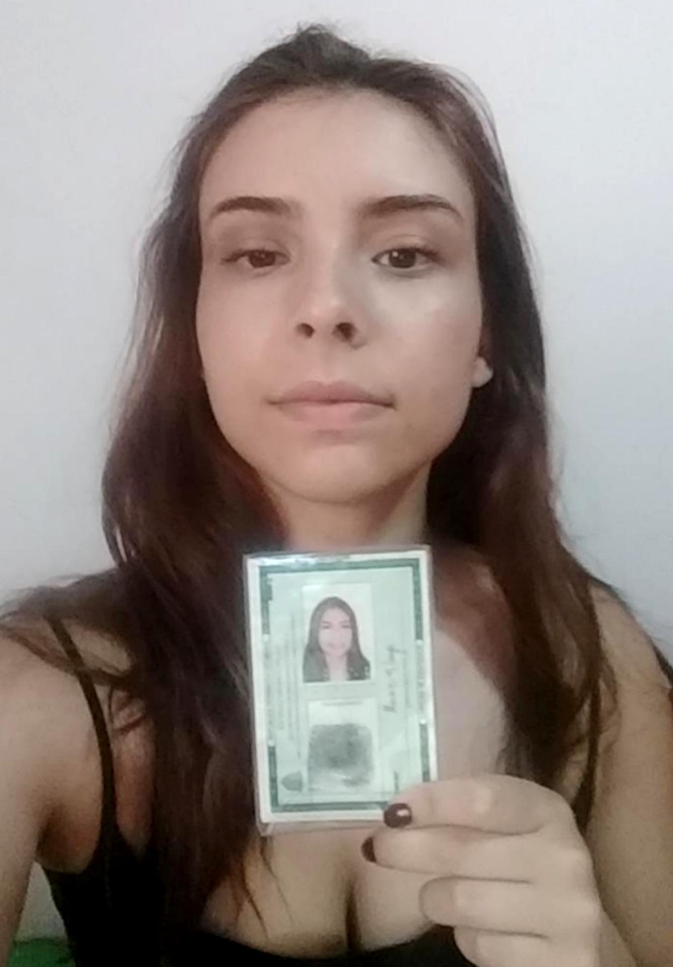 Meninas, me ajudem a escolher a melhor foto de perfil pro meu