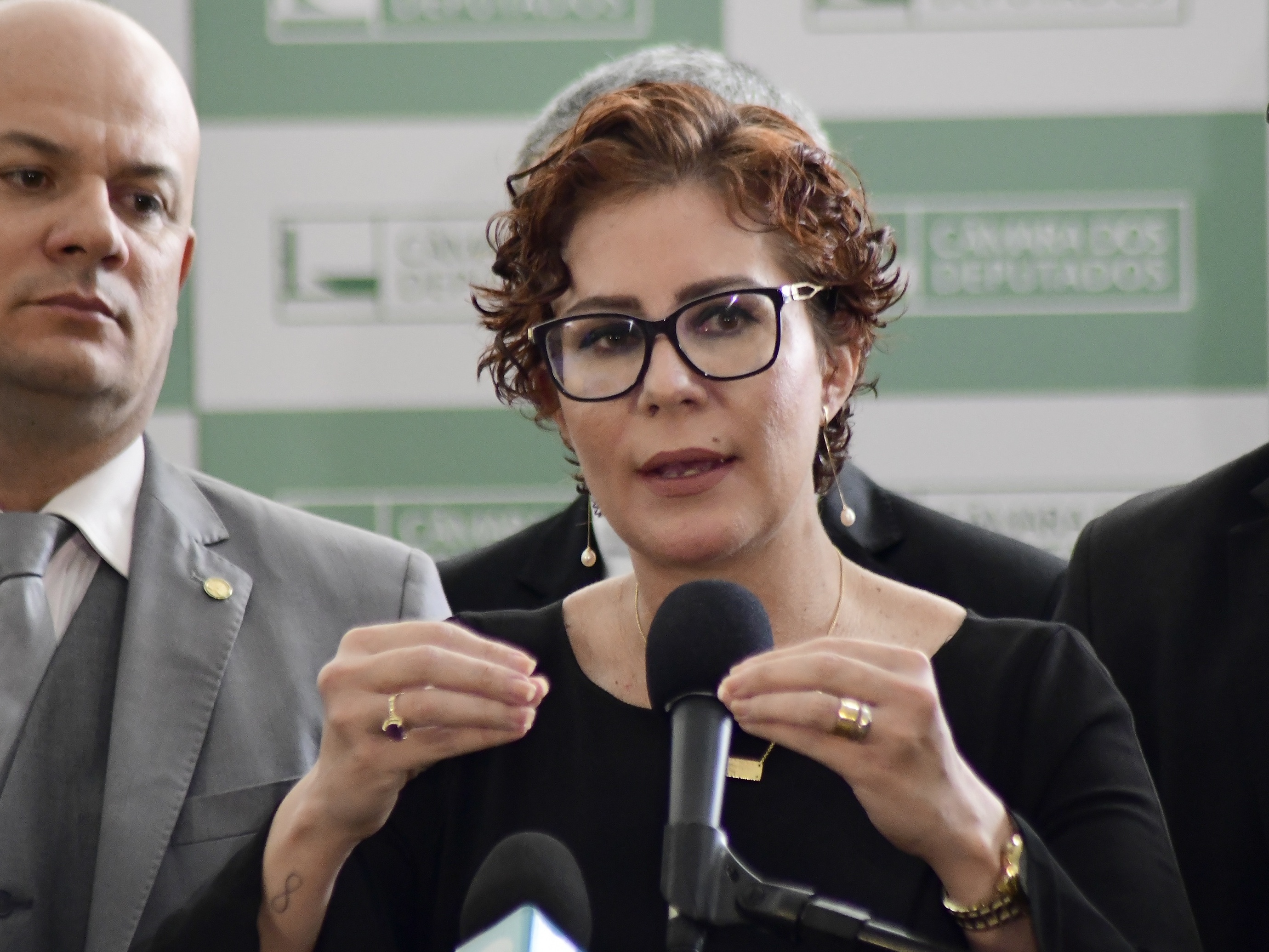 TSE multa Carla Zambelli em R$ 30 mil por mentir sobre e-Título