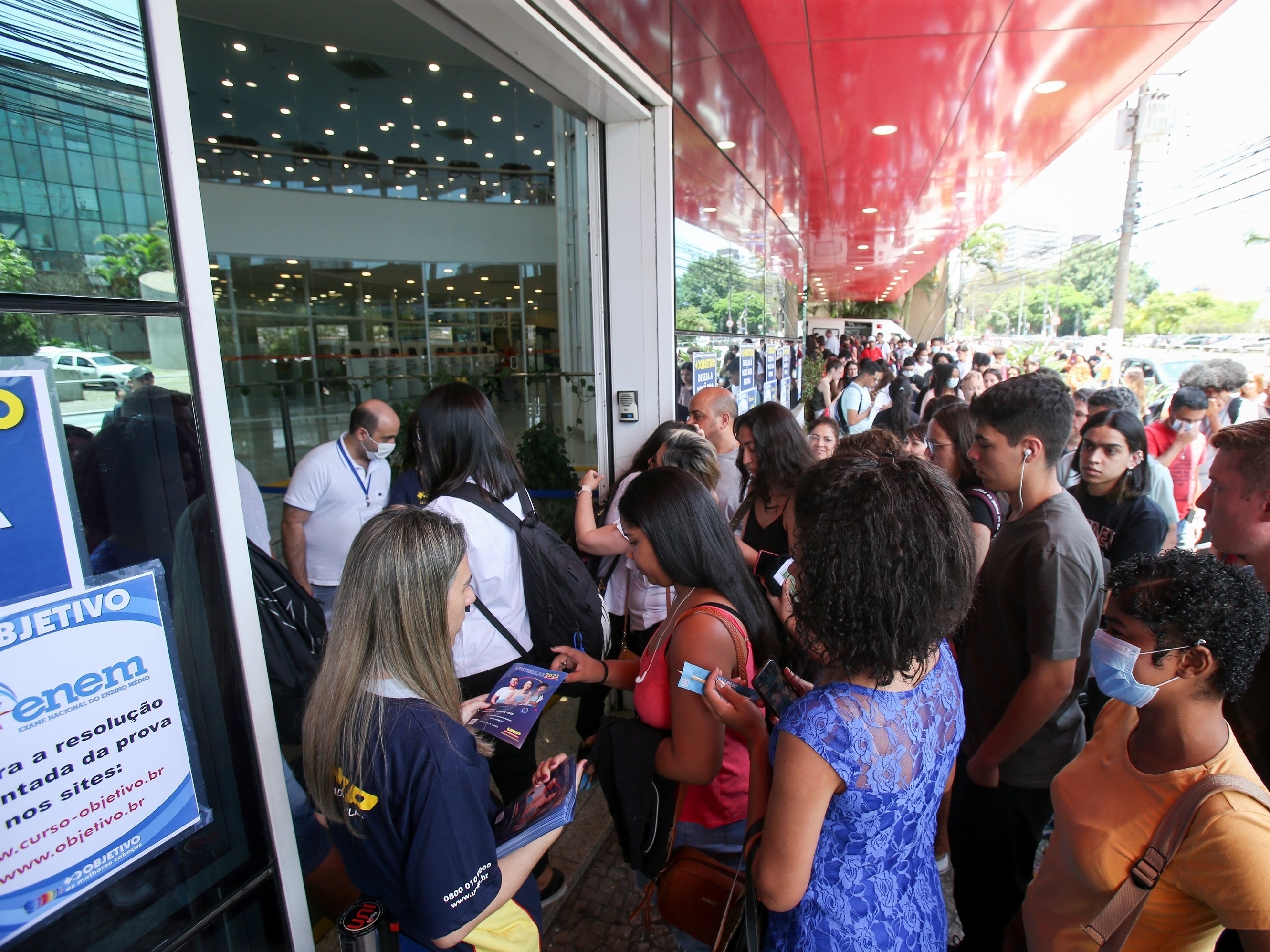 Enem: 3,9 milhões de estudantes participam do maior vestibular do