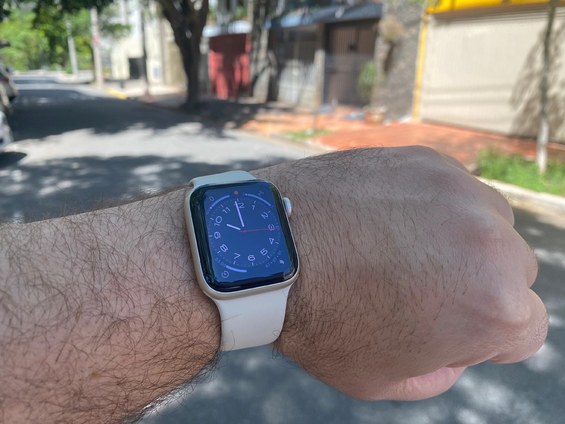 Apple Watch SE R 1.900 mais barato que o Series 8 mas compensa