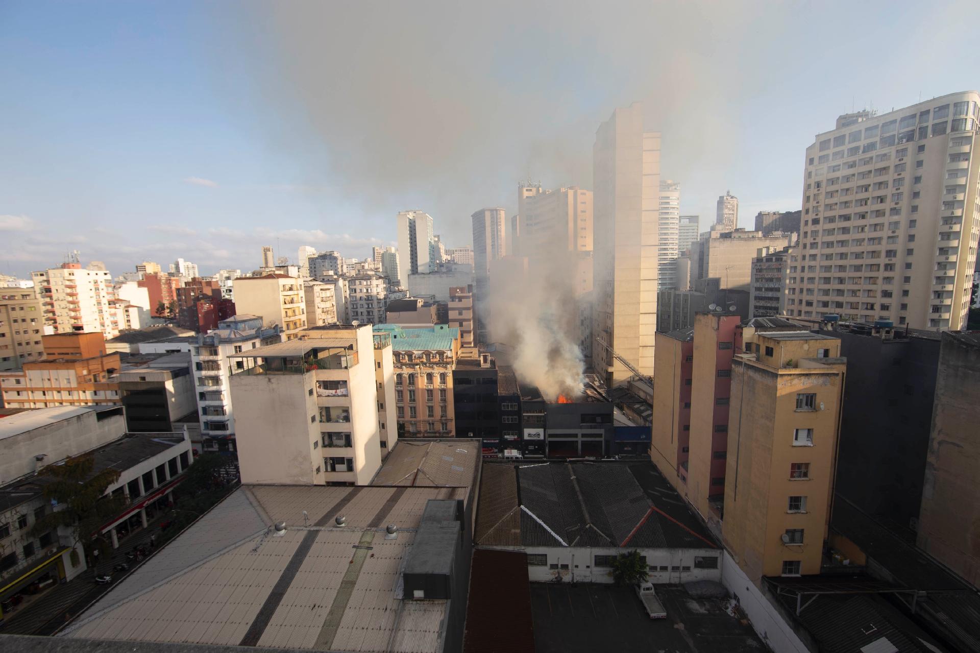 Fotos Incêndio em prédio no centro de São Paulo 26/12/2019 UOL Notícias Fotos Incêndio em prédio no centro de São Paulo 26/12/2019 UOL Notícias
