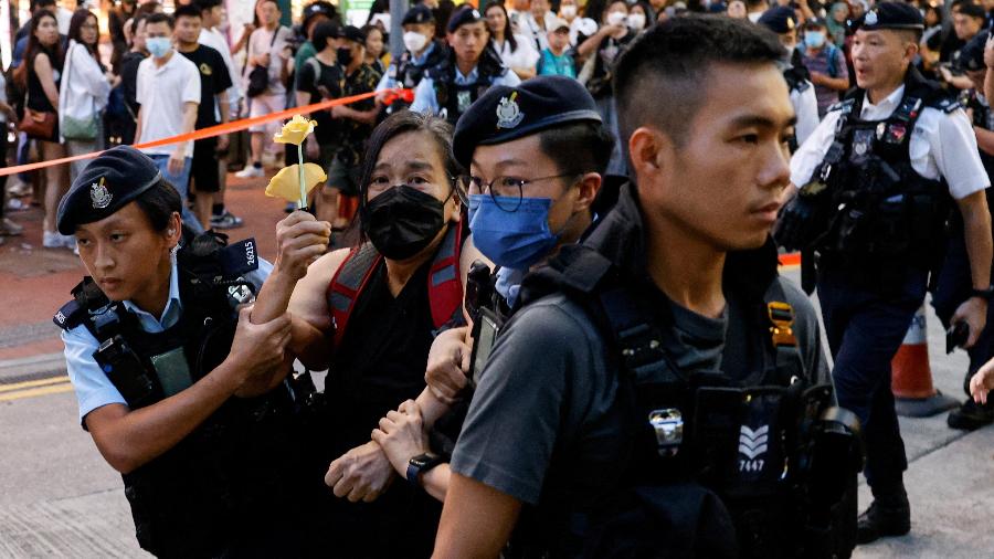 Hong Kong prende ativistas em aniversário de massacre chinês