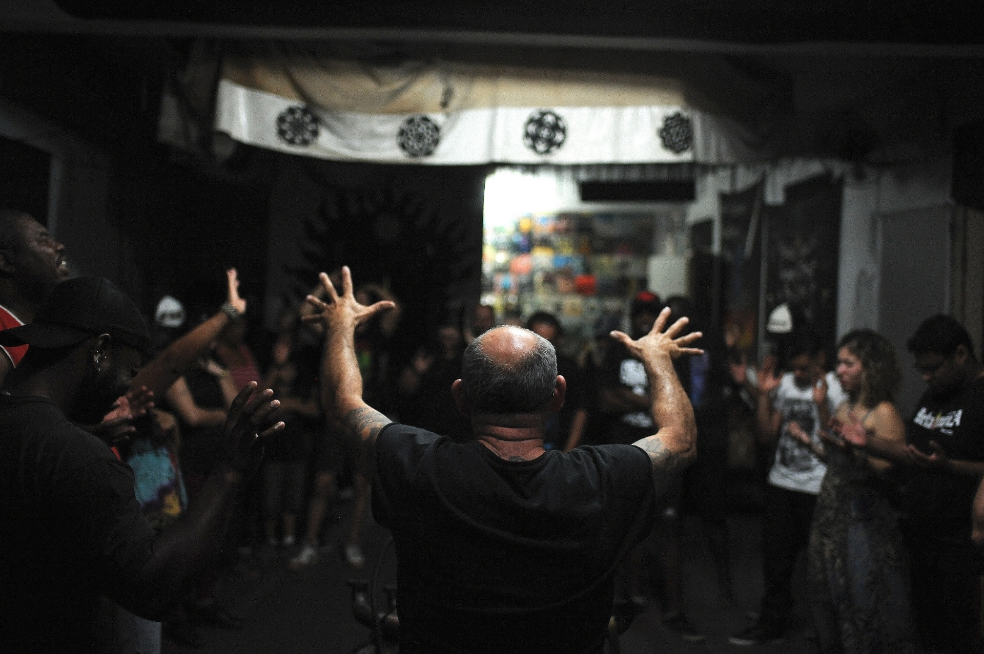 Caveiras E Cruzes Igreja Evang Lica No Rio Une Amantes Do Heavy