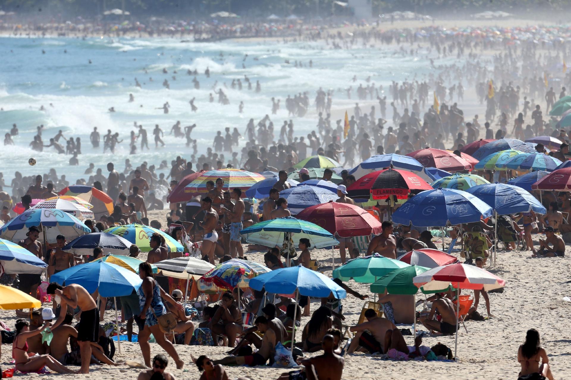 Fotos Banhistas lotam praias no Rio e em São Paulo 30 08 2020 UOL