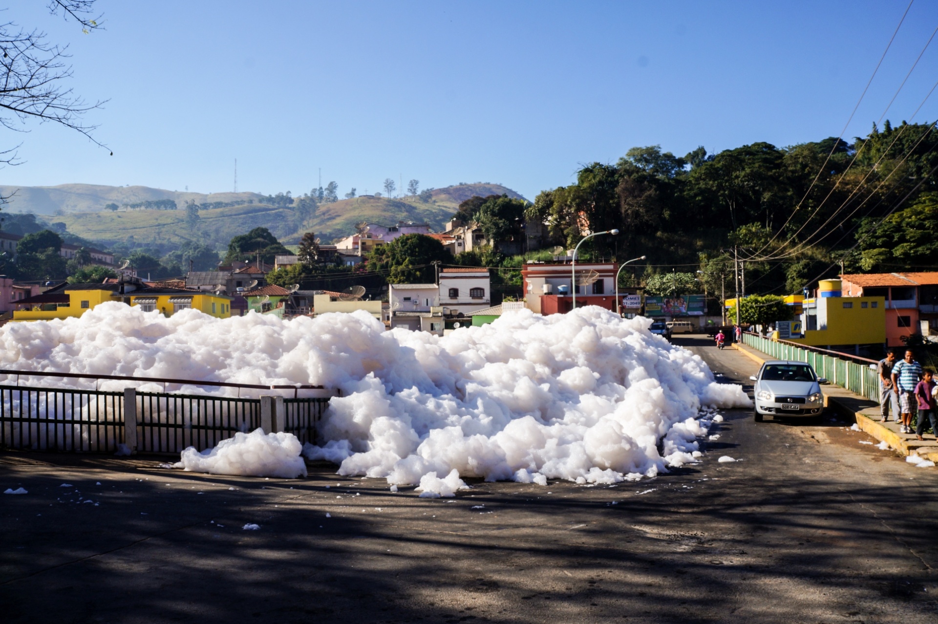 Fotos Espuma Da Polui O Do Rio Tiet Avan A Sobre Cidades No Interior