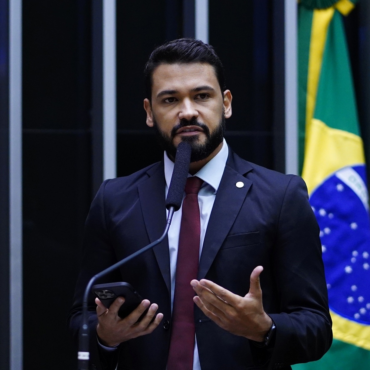 Deputado apresenta projeto que proíbe a divulgação por influencers