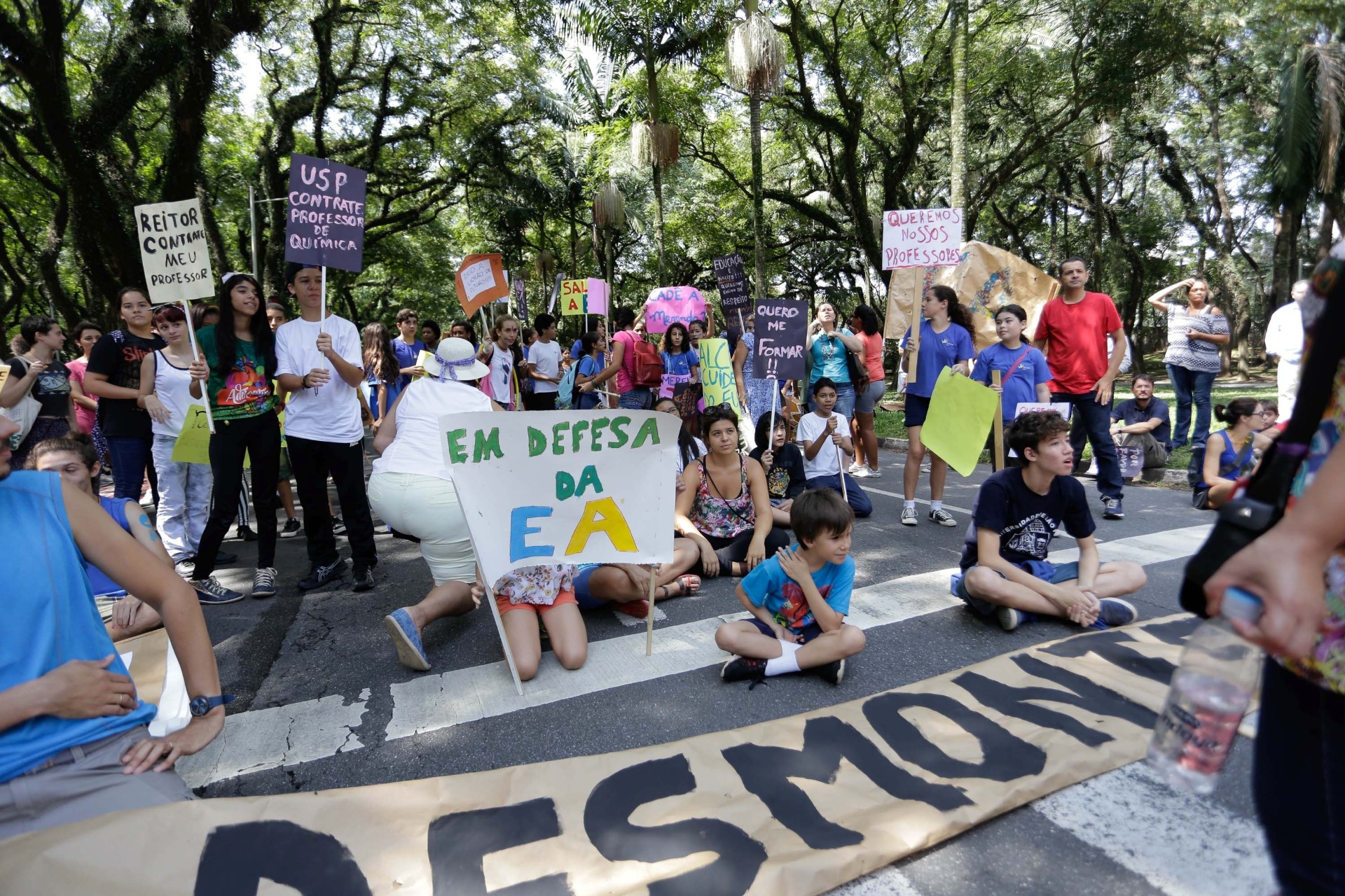 Fotos: Estudantes E Funcionários Da USP Fazem Protesto Em Frente à ...