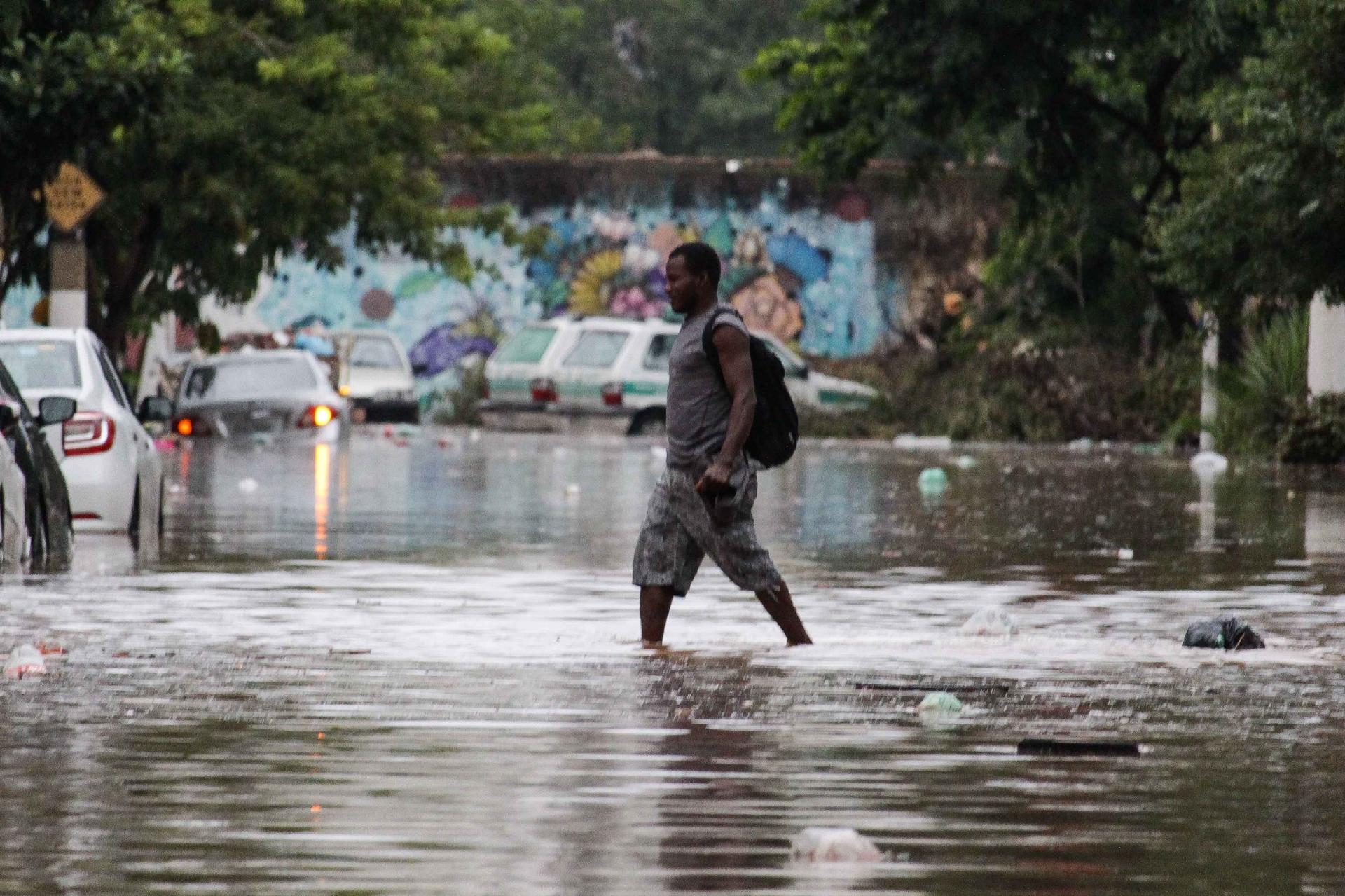 Enchentes Por que São Paulo vira o caos quando chove forte UOL Notícias