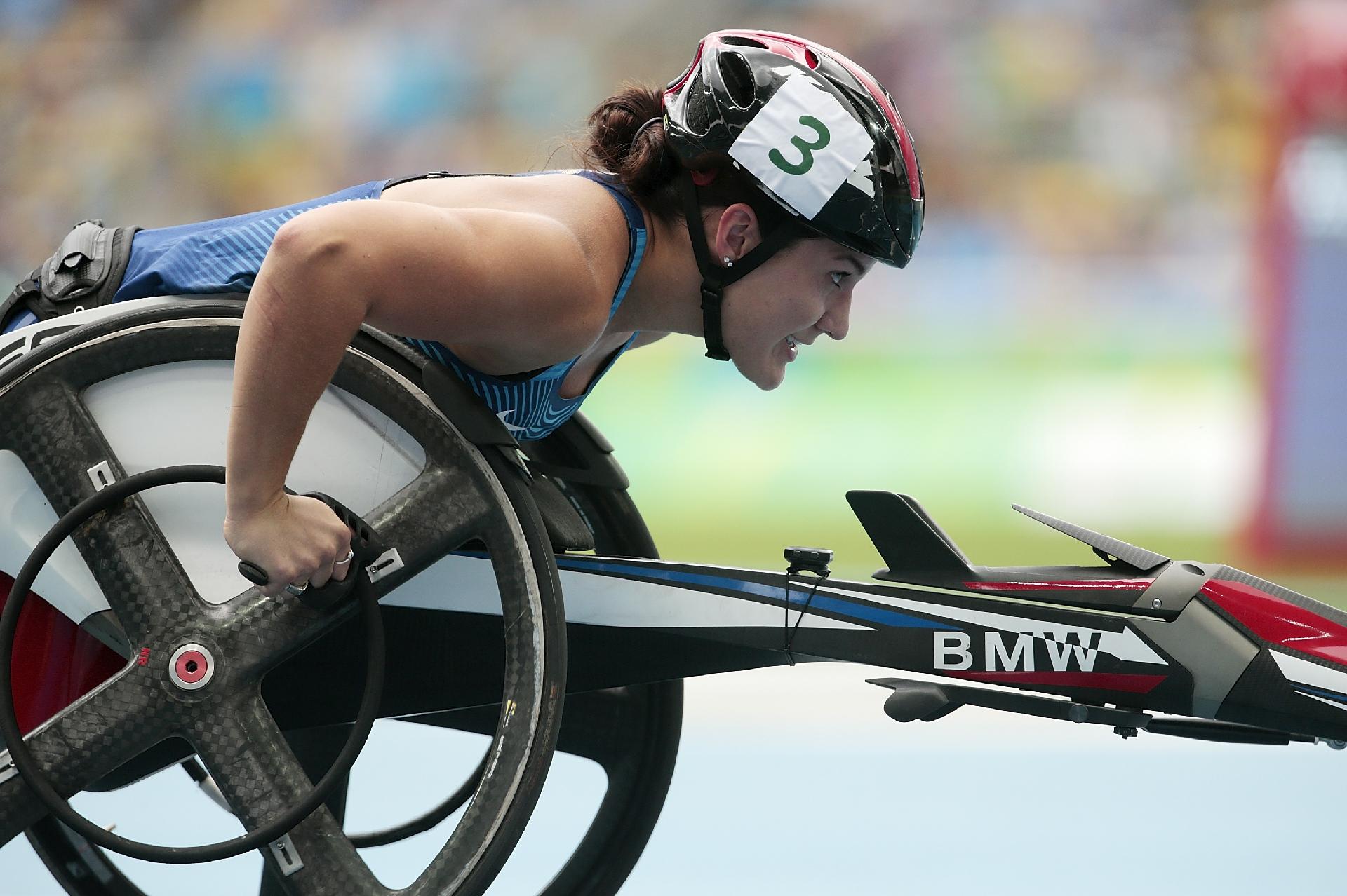 Olimpíadas: Tenista espanhola abandona partida em cadeira de rodas por  forte calor