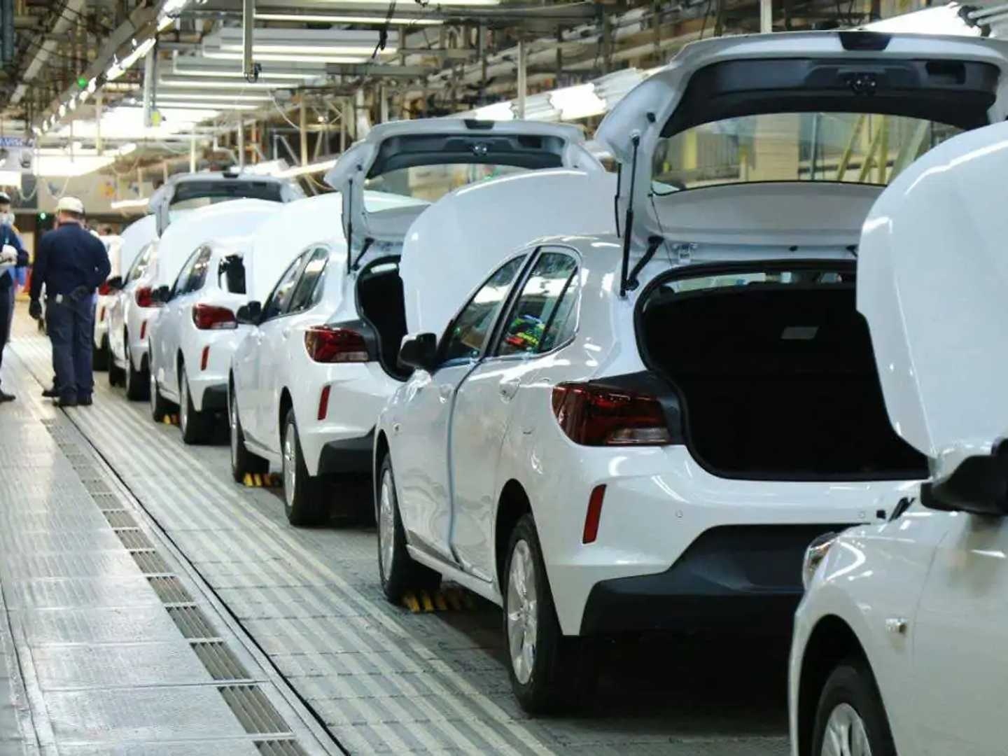 Queda nas vendas pode levar GM americana a tirar 6 carros de linha de uma  vez - Jornal do Carro - Estadão