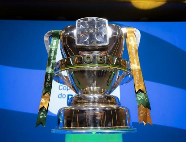CBF apresenta novo troféu e medalhas da Copa do Brasil - Época