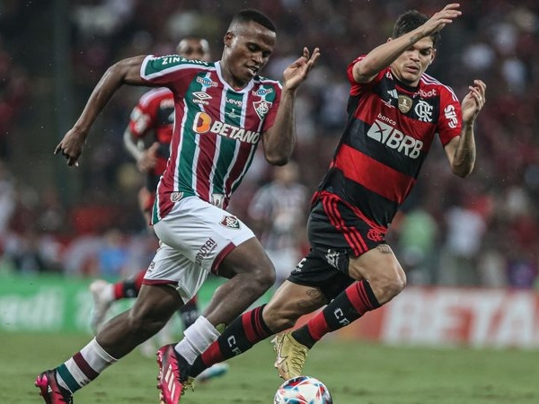 Patrick pode ser usado como moeda de troca pelo Atlético-MG para contratar  Gabriel Pec