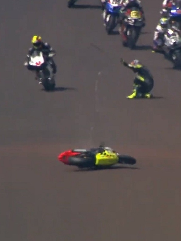 Vídeo: dois pilotos morrem após acidente gravíssimo em corrida de moto