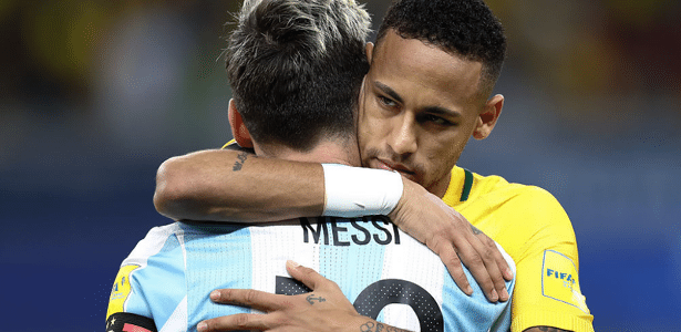 Fãs do Brasil botam imagem gigante de Neymar na frente de Messi na