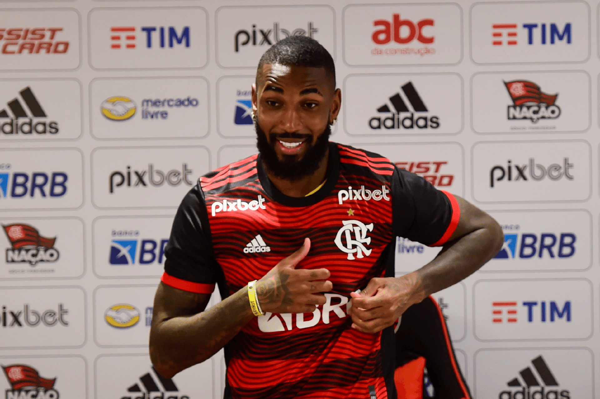 Flamengo é o 8° clube que mais gastou em novos jogadores - Rádio