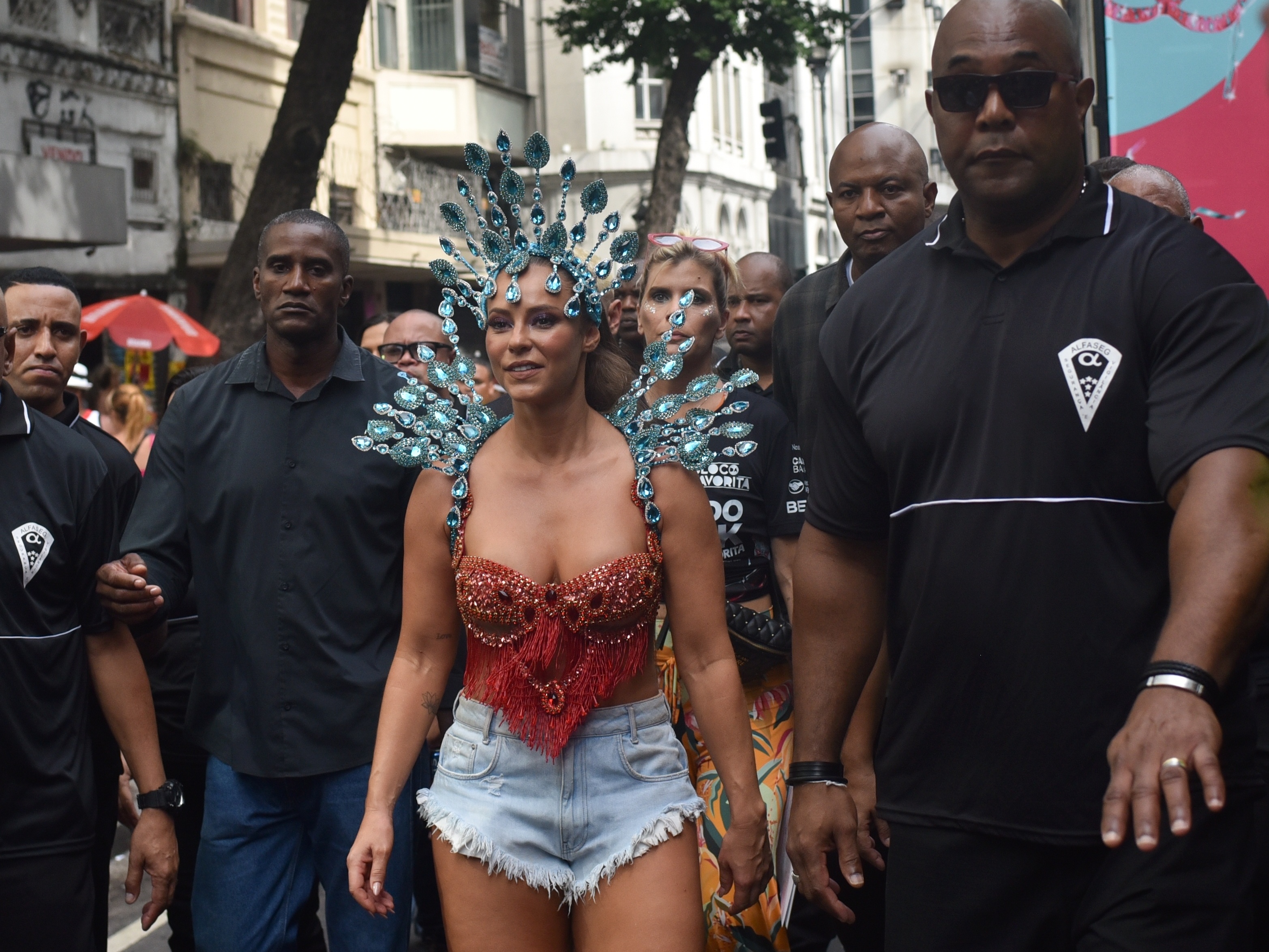 Carnaval Rio 2024: Paolla Oliveira comemora maratona da folia