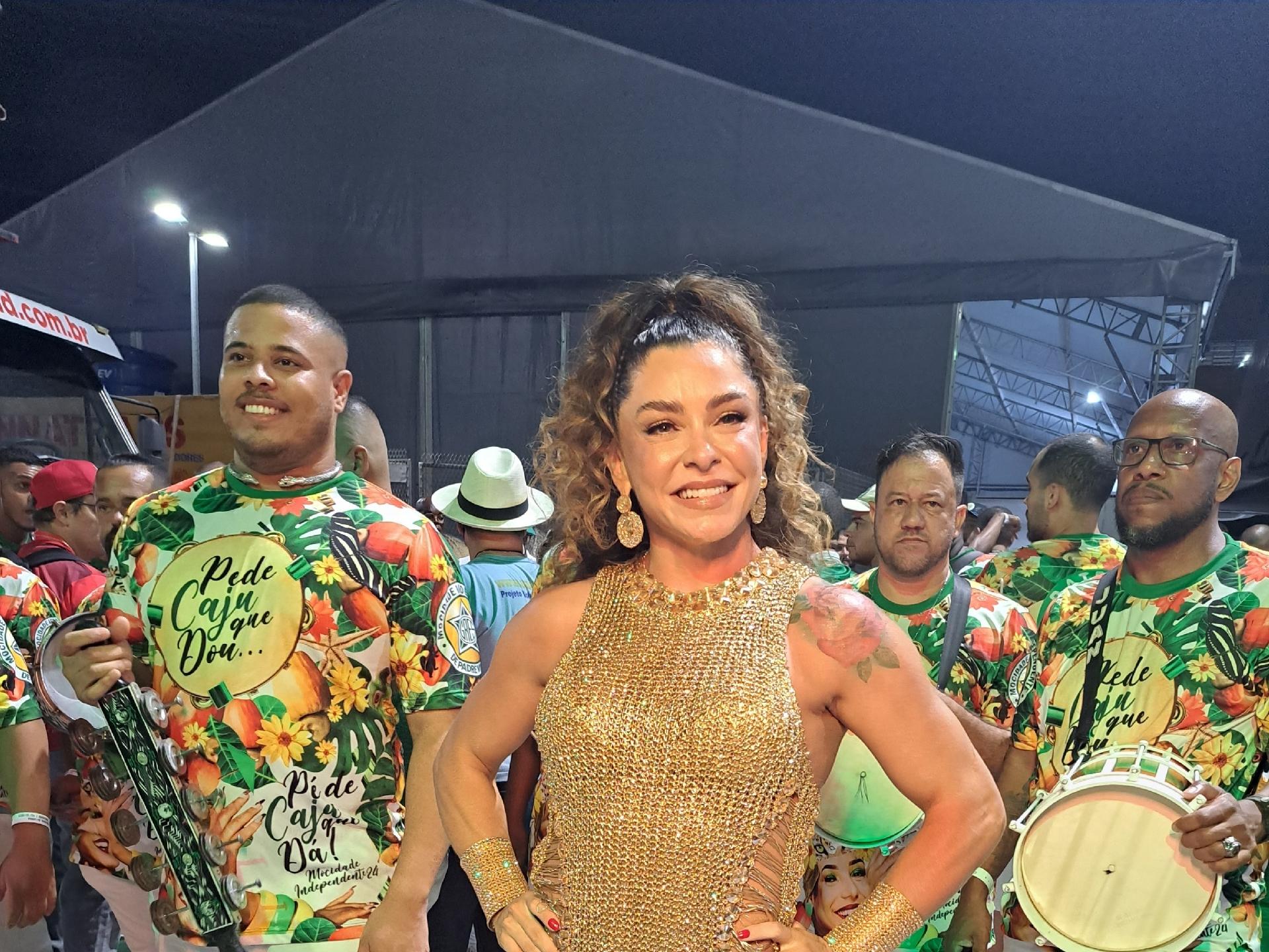 Carnaval: Esposa de bicheiro, nova rainha estreia sob forte blindagem