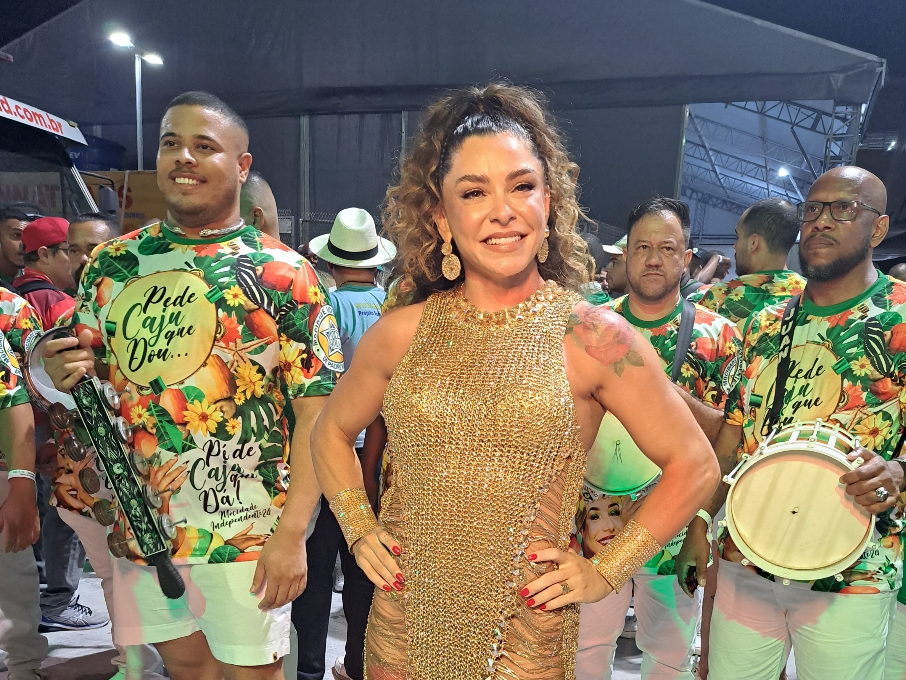 Carnaval: Esposa de bicheiro, nova rainha estreia sob forte blindagem