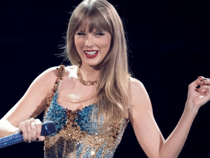 Algo que chamou a atenção na noite de estreia da nova turnê de Taylor Swift  foi a grande quantidade de serpentes - Sucesso FM