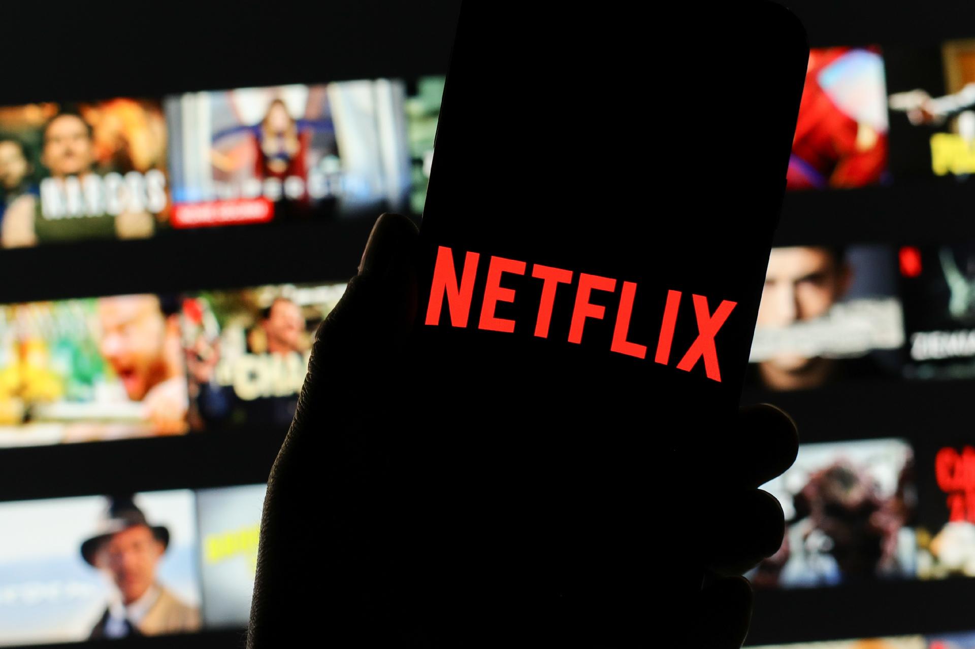 Netflix perde mais de US$ 50 bi de valor de mercado em apenas uma sessão  após dados decepcionantes; analistas cortam projeções