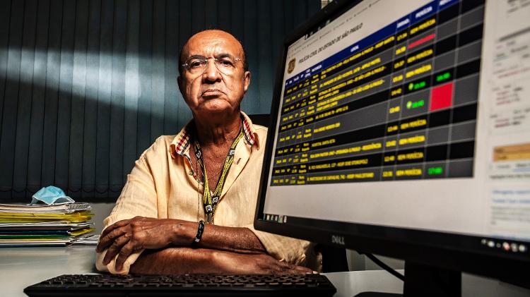 Conduzindo A Morte Chefe Da Frota Do IML Tem Vida Dupla Como Cantor