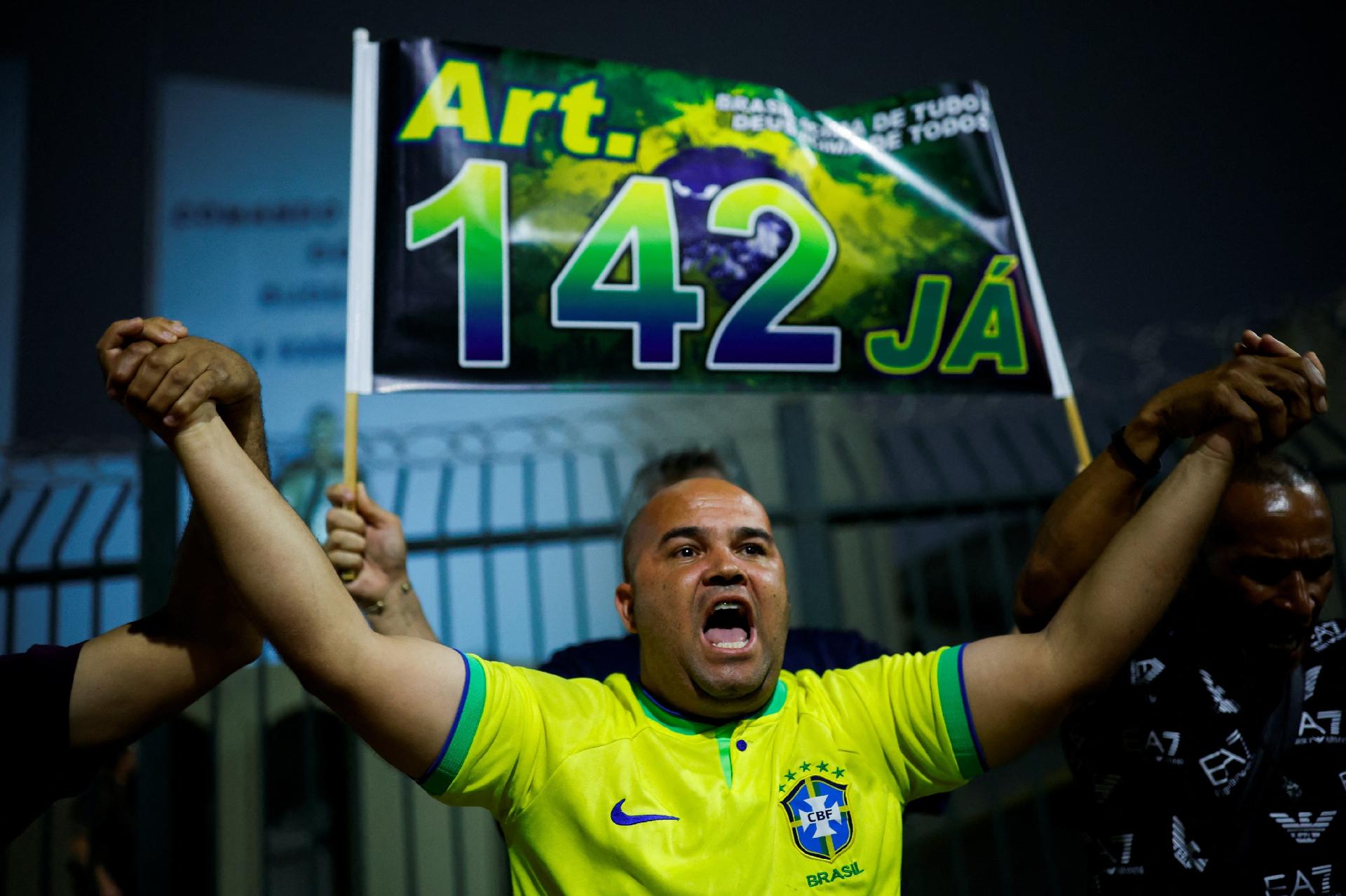 Apenas uma camisa da Seleção Brasileira - Jornal Empoderado - A Voz dos  Invisíveis