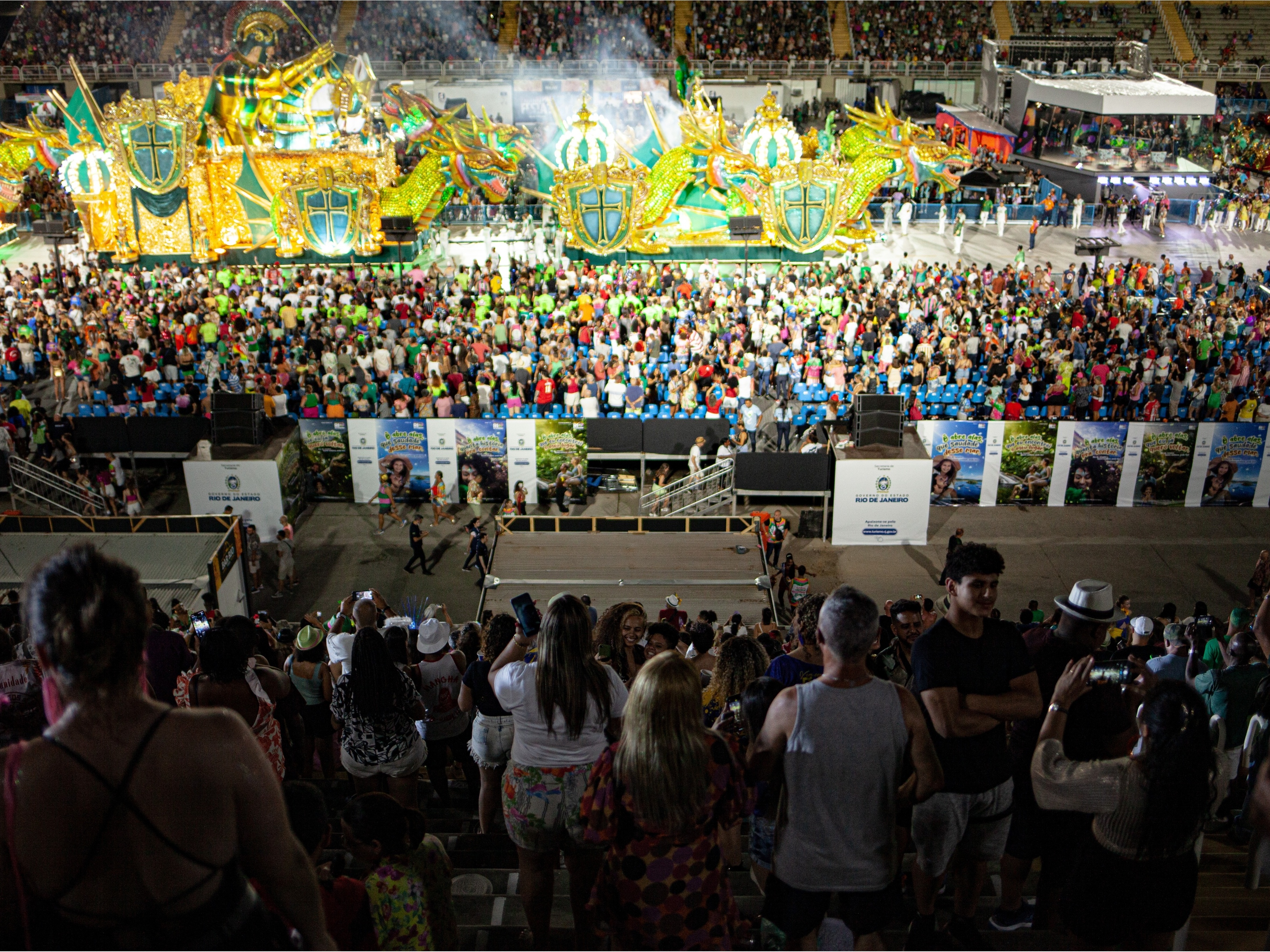 Carnaval 2024: Veja como comprar ingresso para os camarotes da Sapucaí