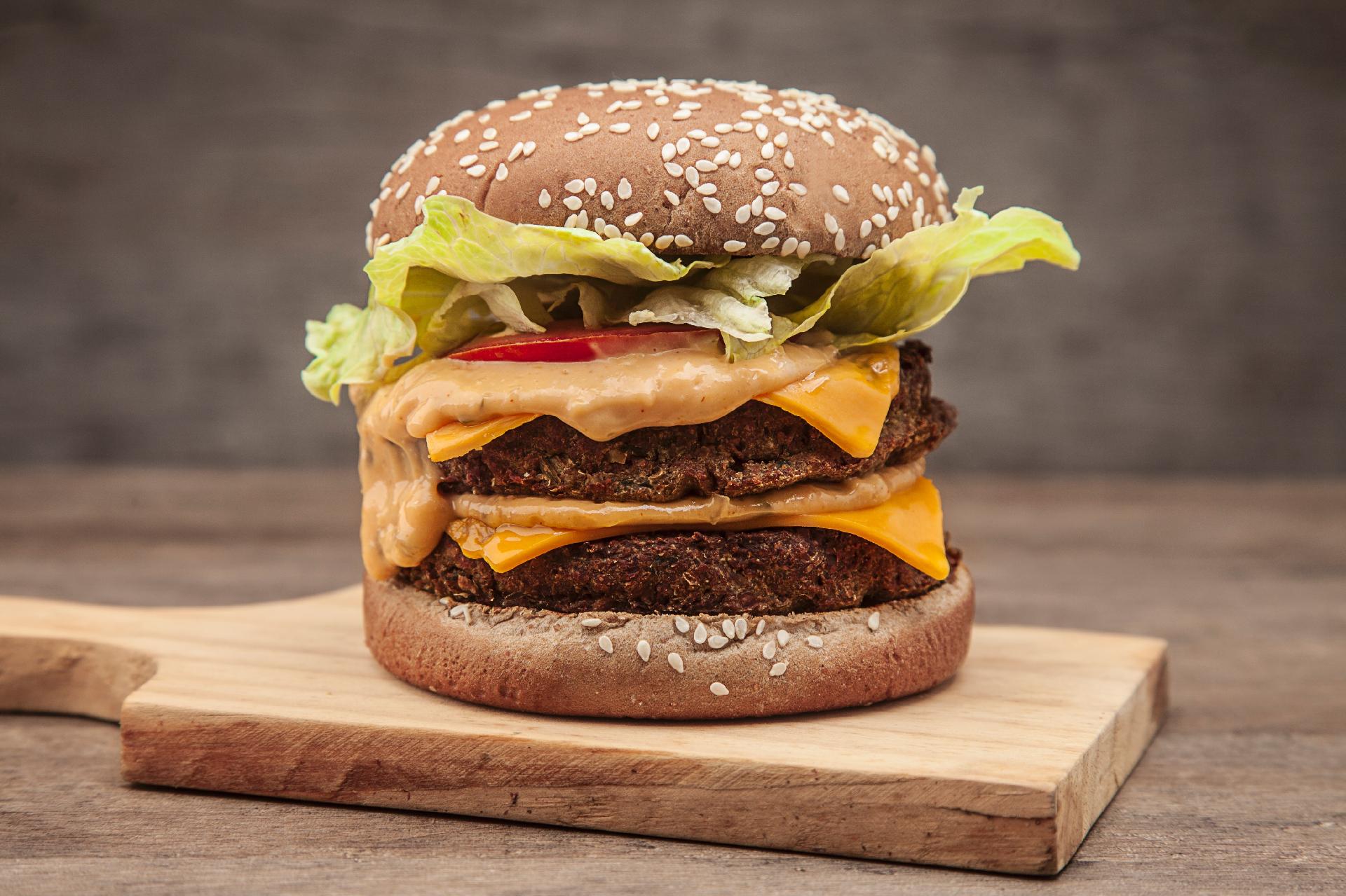 VEGGIE BURGERS PARA TODO MUNDO - HAMBÚRGUERES VEGANOS E VEGETARIANOS