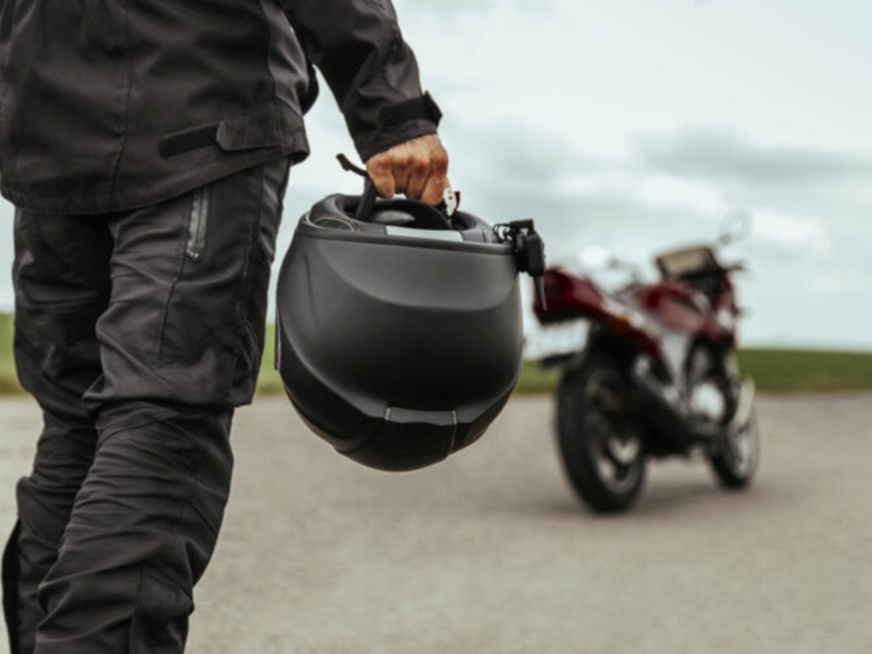 Dez equipamentos essenciais para andar de moto com segurança