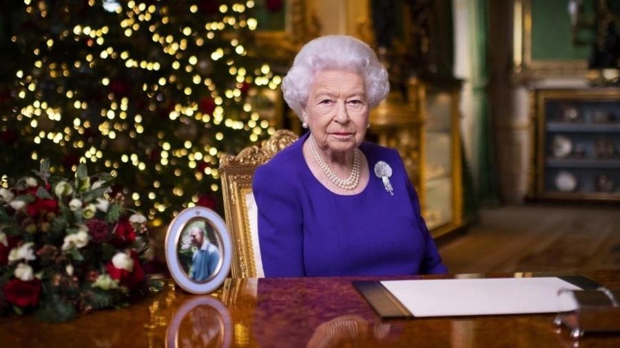 Foto mostra a rainha Elizabeth após ter gravado sua tradicional mensagem de Natal - Victoria Jones/AFP