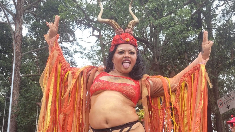  Conceição Carlos, de 52 anos, moradora do Rio de Janeiro, revelou emoção ao participar de seu segundo Carnaval em São Paulo