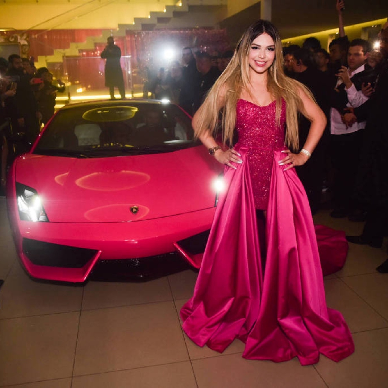 Lamborghini rosa da cantora Melody tem 13 anos de uso e cor 'fake'