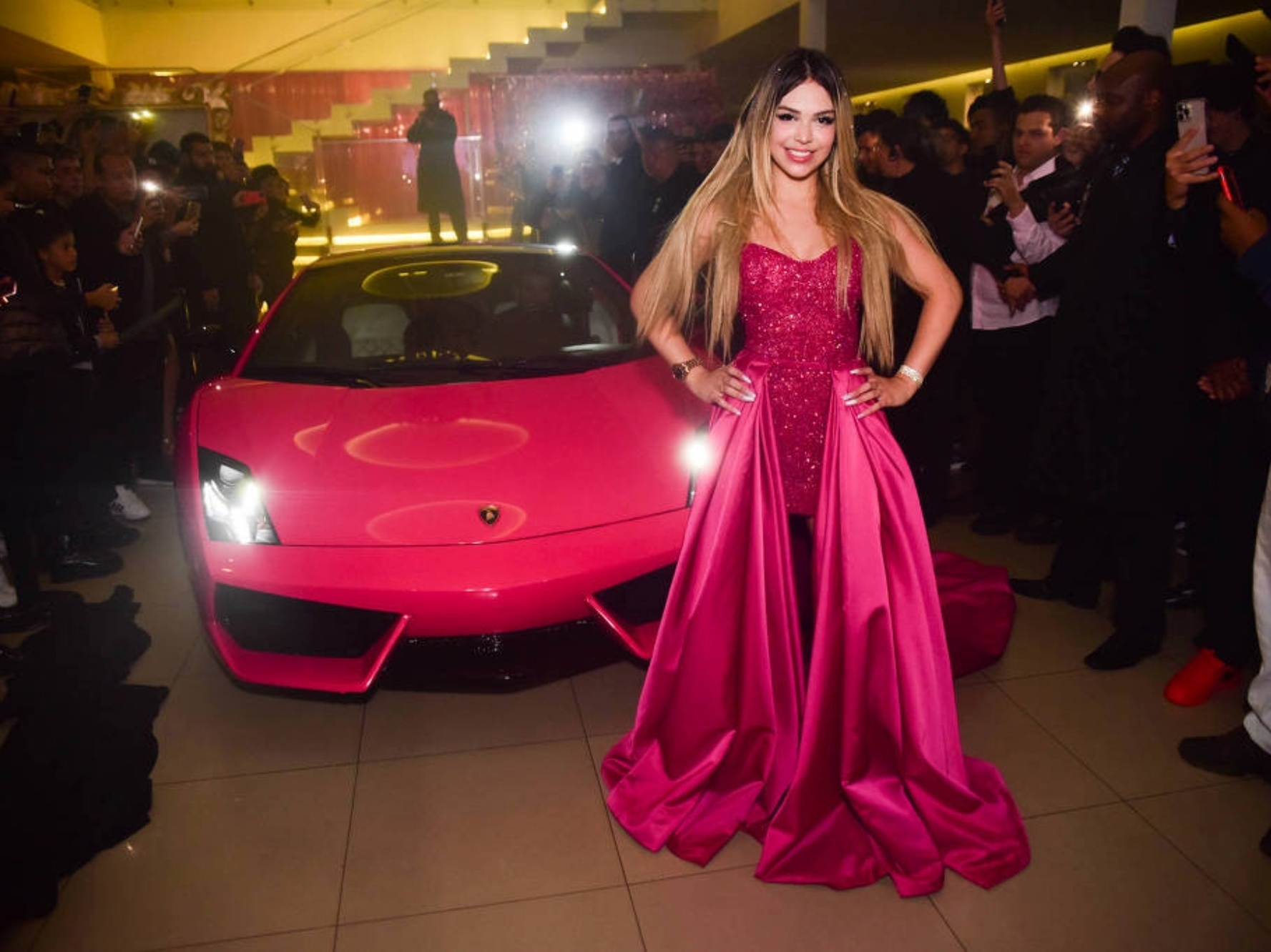 Lamborghini rosa da cantora Melody tem 13 anos de uso e cor 'fake'
