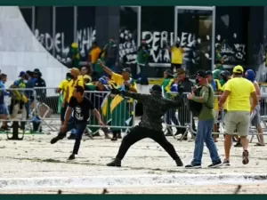 Brasil precisa recapturar 'patriotas' fujões sob risco de desmoralizar STF