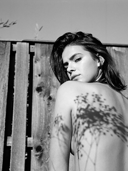 Bruna Marquezine posa topless para Bruna Moreira - Reprodução/Instagram/brumarquezine