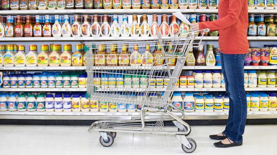 O valor do prejuízo de supermercado após chuvas corresponde a 20% do faturamento de segunda-feira - Getty Images