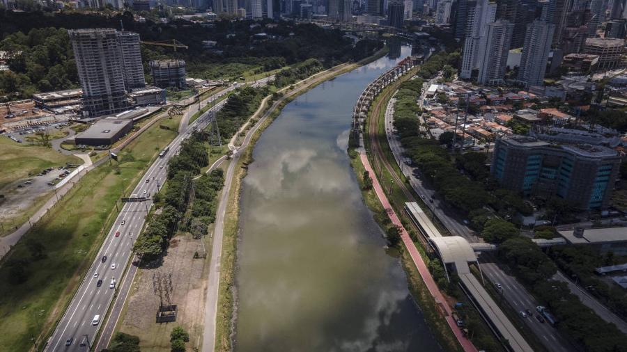 Foto aérea do Rio Pinheiros, em São Paulo - Bruno Santos/Folhapress