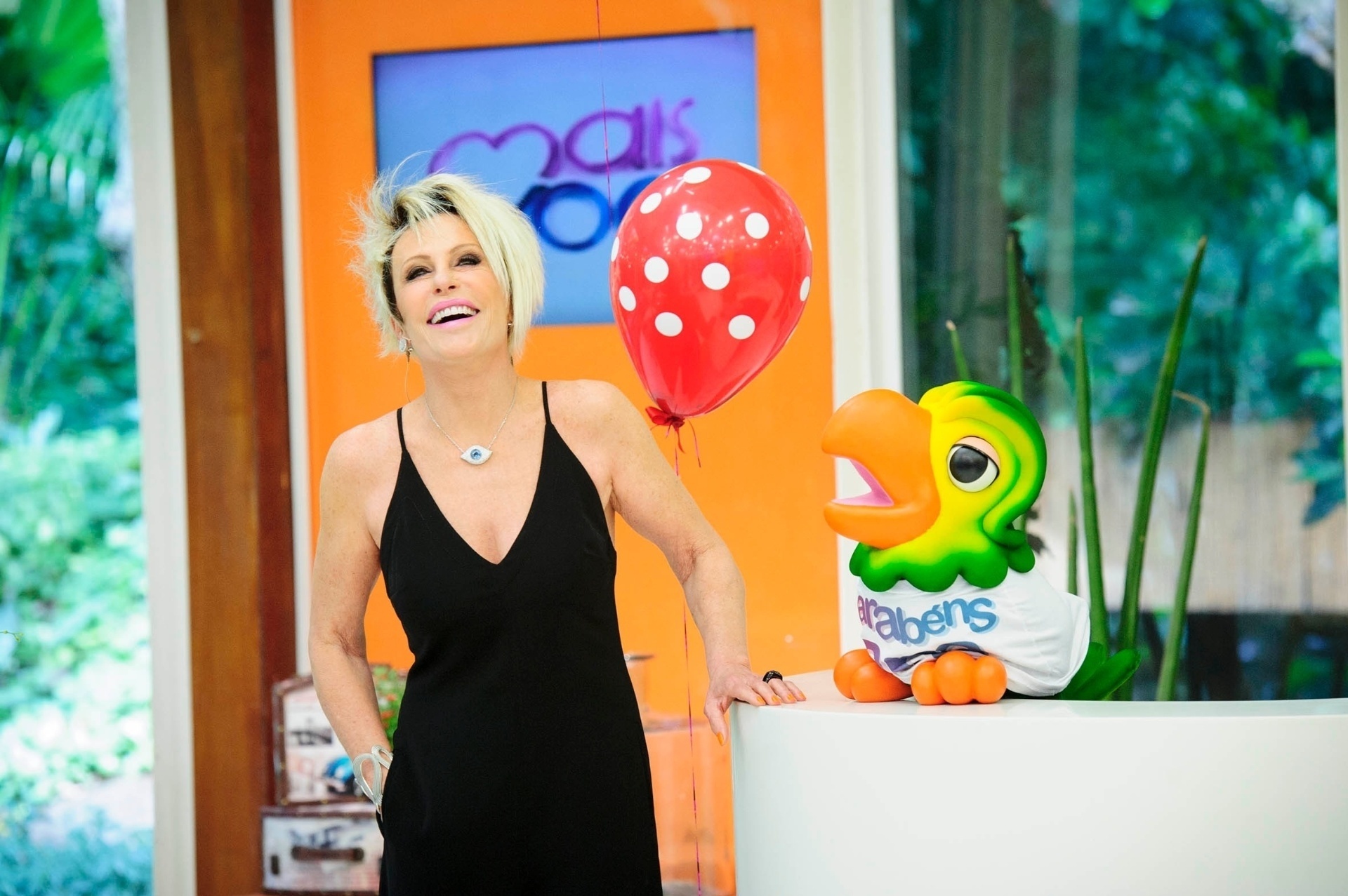 1.abr. 2014 - Ana Maria Braga e Louro José comemoraram o anviersário da apresentadora no "Mais Você" - Alex Carvalho/TV Globo