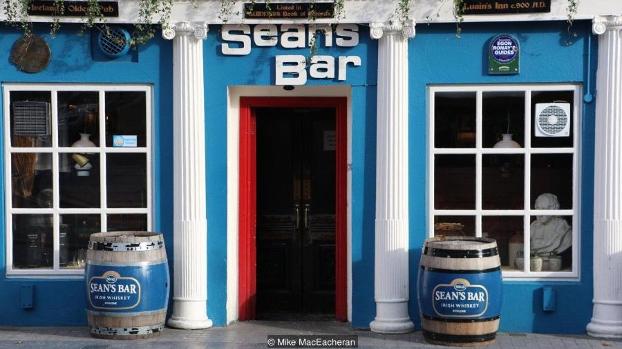 O pub é comprovadamente o mais velho da Irlanda - MIKE MACEACHERAN/BBC