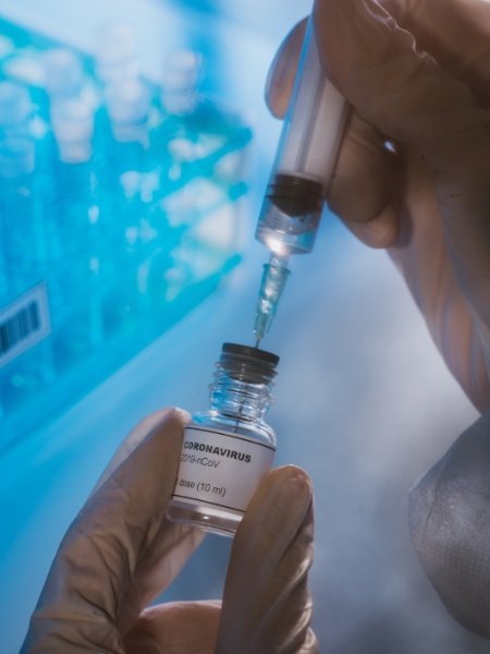 Pesquisa indicou que 50% da população da Rússia não aceitaria ser vacinada contra o novo coronavírus - FilippoBacci/Getty Images