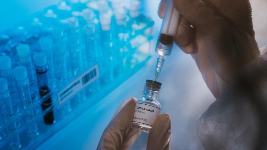 Voluntários que testam vacina tem rotina de aferição de temperatura e diário - FilippoBacci/Getty Images