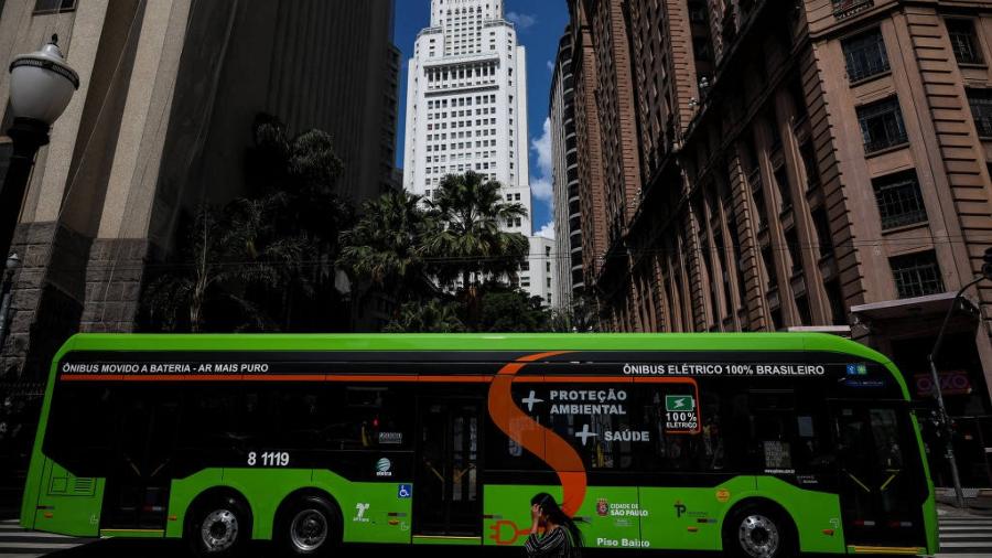 Cidade de São Paulo projetou ter 2.400 ônibus elétricos até 2024, mas não atingiu meta Cidade de São Paulo projetou ter 2.400 ônibus elétricos até 2024, mas não atingiu meta