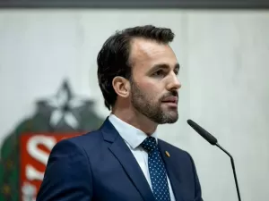 Lucas Bove usa influência para transgredir lei, diz defesa de Cíntia Chagas