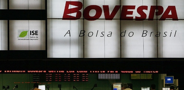 Bolsa chega a cair 1% e dólar opera em queda, perto de R$ 3,06 - Alex Almeida/Folhapress