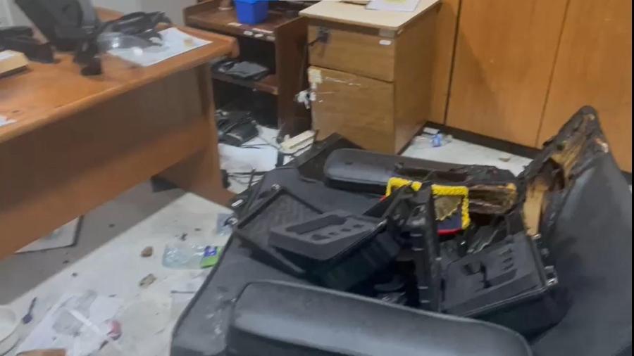 Armas guardadas em caixas no GSI foram roubadas por extremistas que invadiram o Palácio do Planalto - Reprodução