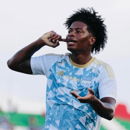 Jackson Rodriguez, jogador do Emelec, viu a esposa e o filho serem sequestrados - Reprodução / Instagram @jackson_rodriguez20