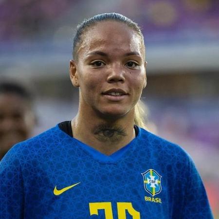 atacante  Nycole em ação pela seleção brasileira feminina