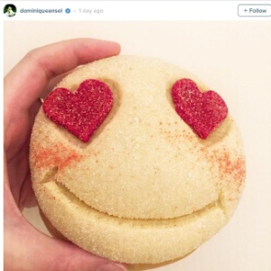 Pão em forma de emoji, criado pelo chef Dominique Ansel para padaria em Tóquio - Divulgação/instagram.com/dominiqueansel